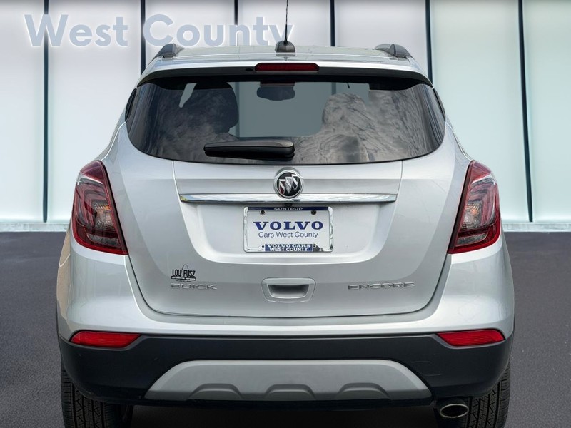 Buick Encore Vehicle Full-screen Gallery Image 05