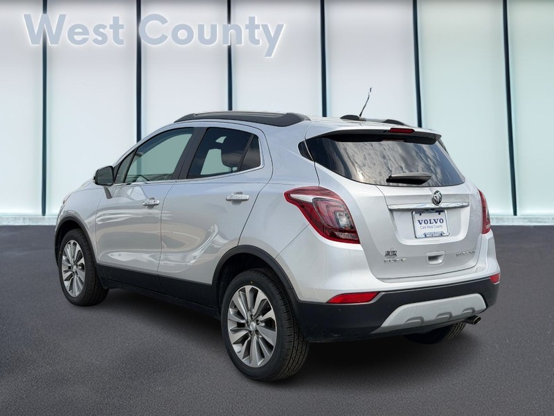 Buick Encore Vehicle Full-screen Gallery Image 06