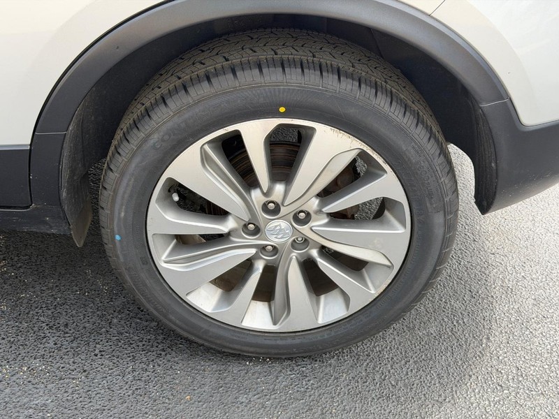 Buick Encore Vehicle Full-screen Gallery Image 07