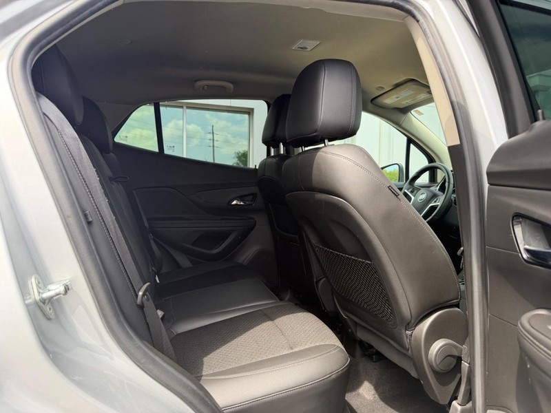 Buick Encore Vehicle Full-screen Gallery Image 10