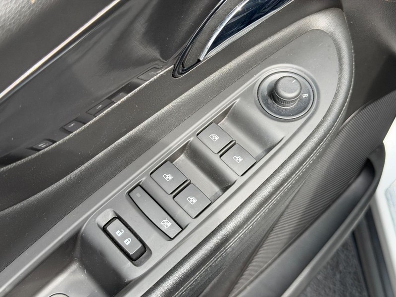 Buick Encore Vehicle Full-screen Gallery Image 15