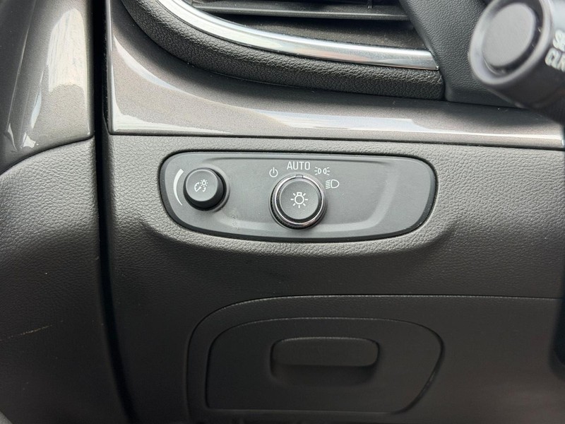 Buick Encore Vehicle Full-screen Gallery Image 16