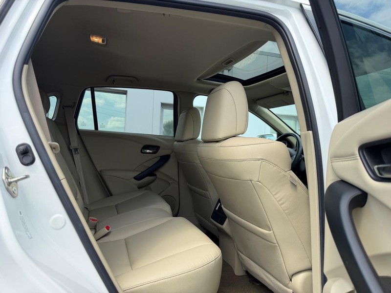 Acura RDX Vehicle Full-screen Gallery Image 10