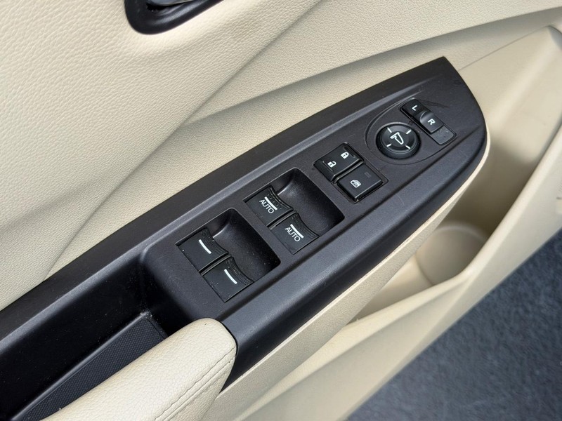 Acura RDX Vehicle Full-screen Gallery Image 15