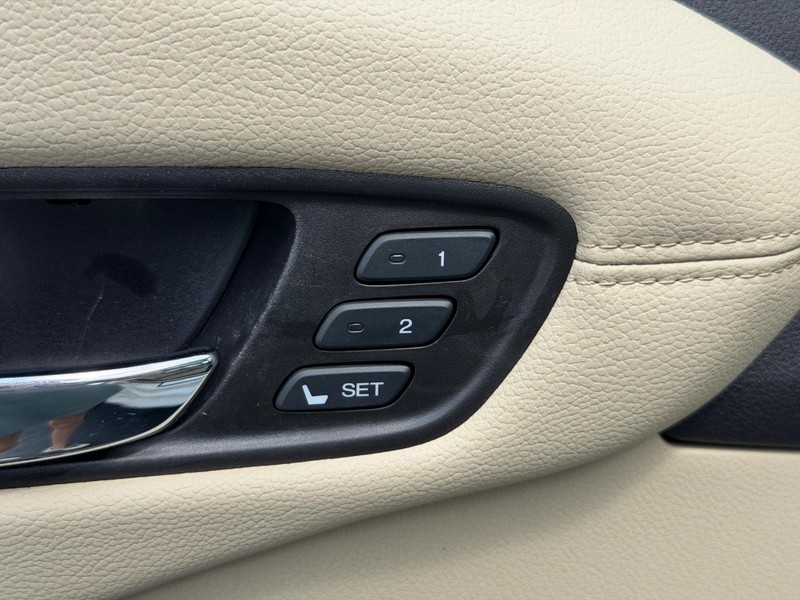 Acura RDX Vehicle Full-screen Gallery Image 16