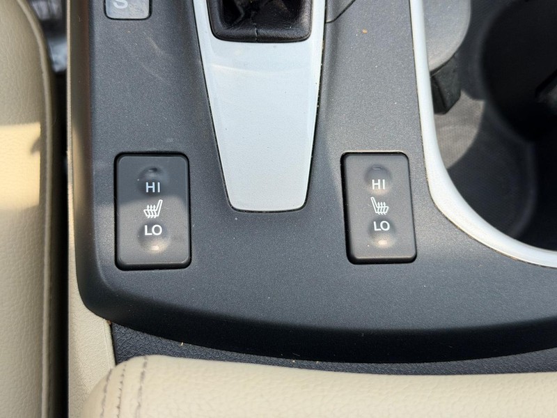 Acura RDX Vehicle Full-screen Gallery Image 23