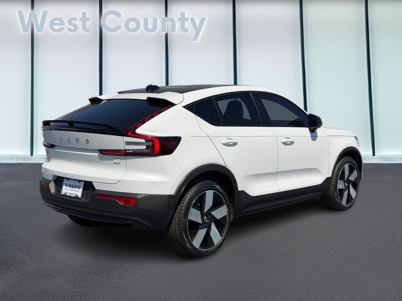 Volvo C40 Recharge Pure Electric Vehicle Full-screen Gallery Image 03