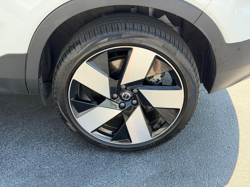 Volvo C40 Recharge Pure Electric Vehicle Full-screen Gallery Image 07