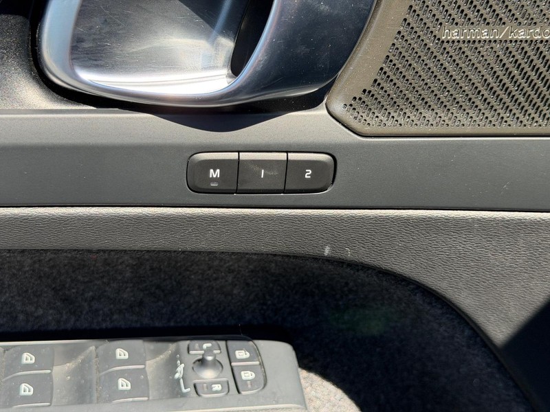 Volvo C40 Recharge Pure Electric Vehicle Full-screen Gallery Image 16
