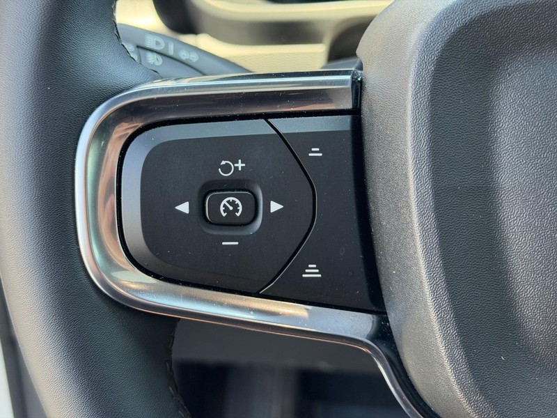 Volvo C40 Recharge Pure Electric Vehicle Full-screen Gallery Image 17