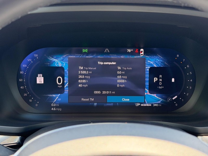 Volvo V60 Cross Country Vehicle Full-screen Gallery Image 18