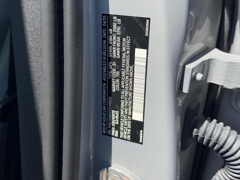 Volvo V60 Cross Country Vehicle Full-screen Gallery Image 23