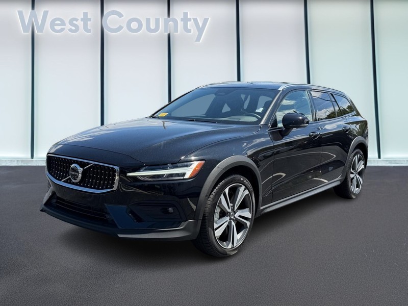 Volvo V60 Cross Country Vehicle Full-screen Gallery Image 08