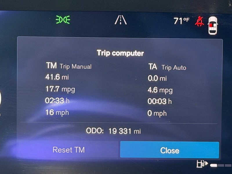 Volvo V60 Cross Country Vehicle Full-screen Gallery Image 19