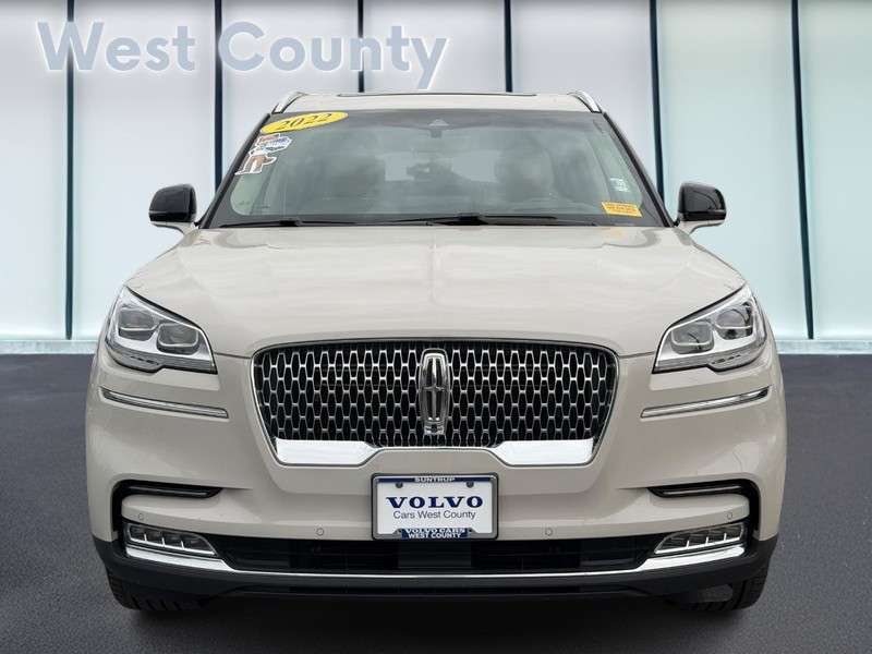 Lincoln Aviator Vehicle Full-screen Gallery Image 09