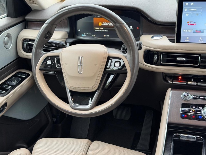 Lincoln Aviator Vehicle Full-screen Gallery Image 13