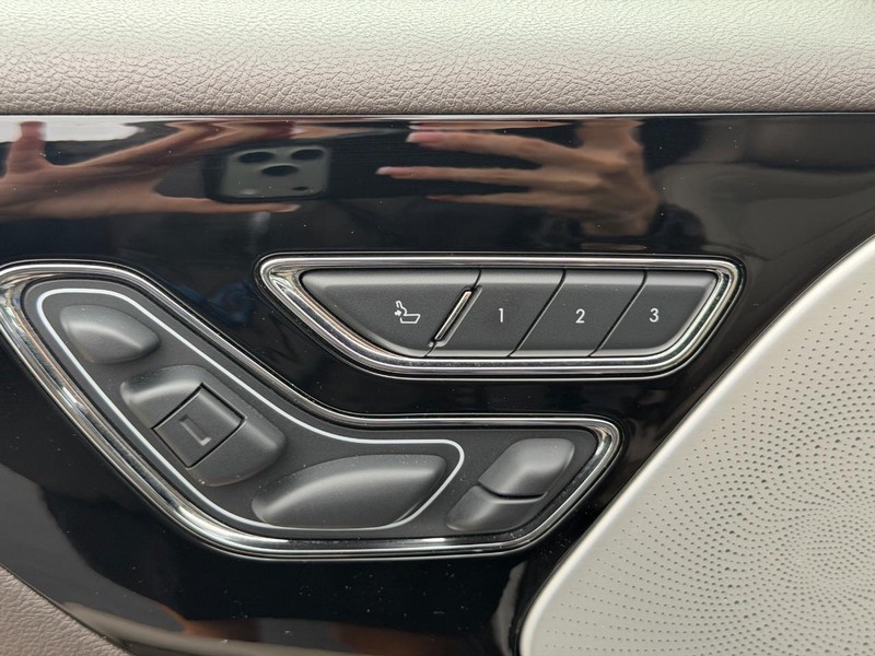Lincoln Aviator Vehicle Full-screen Gallery Image 17