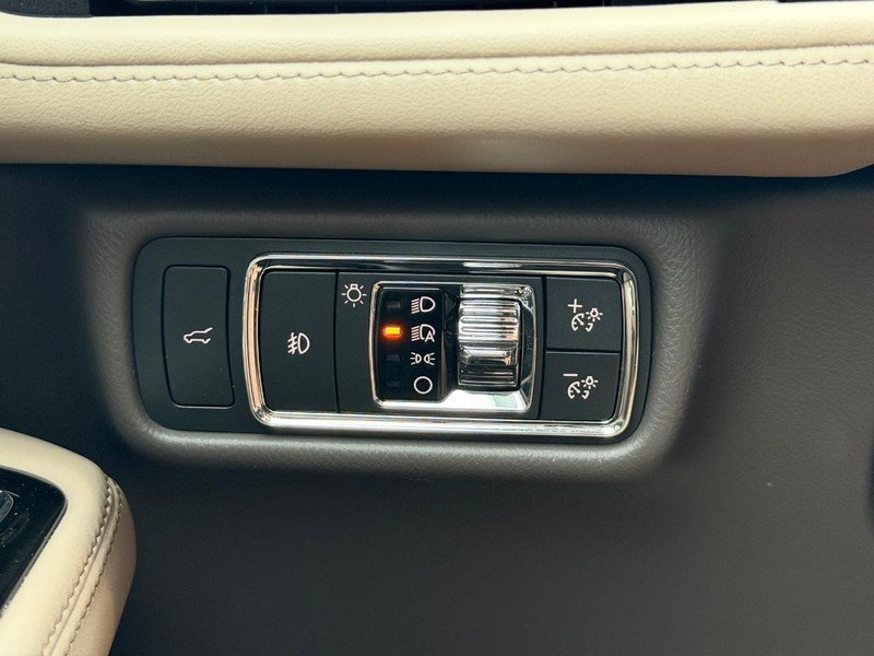 Lincoln Aviator Vehicle Full-screen Gallery Image 19