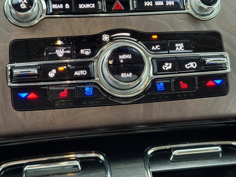Lincoln Aviator Vehicle Full-screen Gallery Image 24