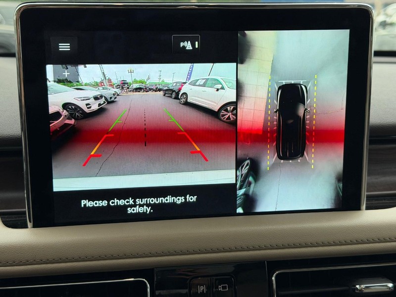 Lincoln Aviator Vehicle Full-screen Gallery Image 25