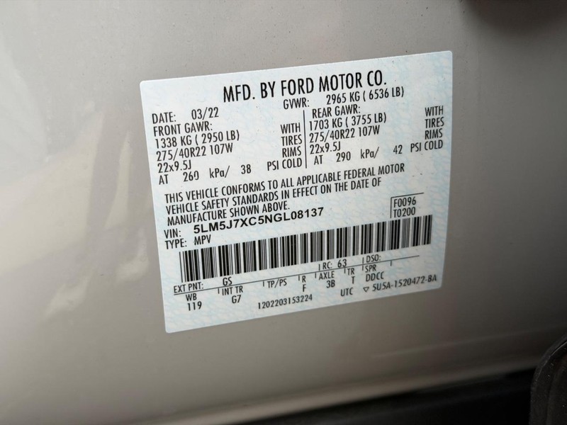 Lincoln Aviator Vehicle Full-screen Gallery Image 27