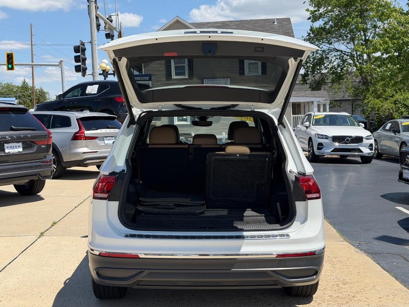 Volkswagen Tiguan Vehicle Full-screen Gallery Image 04
