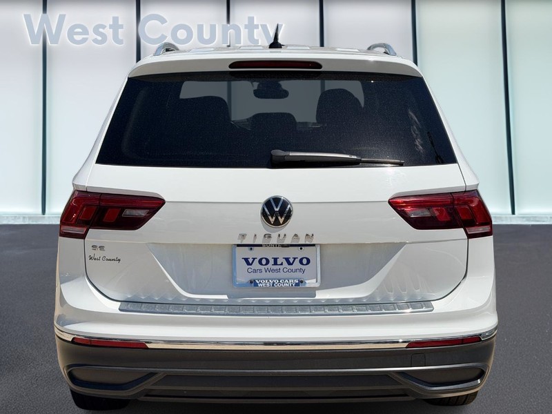 Volkswagen Tiguan Vehicle Full-screen Gallery Image 05