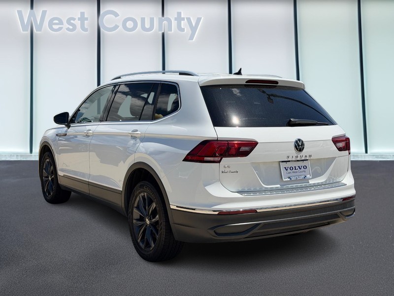 Volkswagen Tiguan Vehicle Full-screen Gallery Image 06