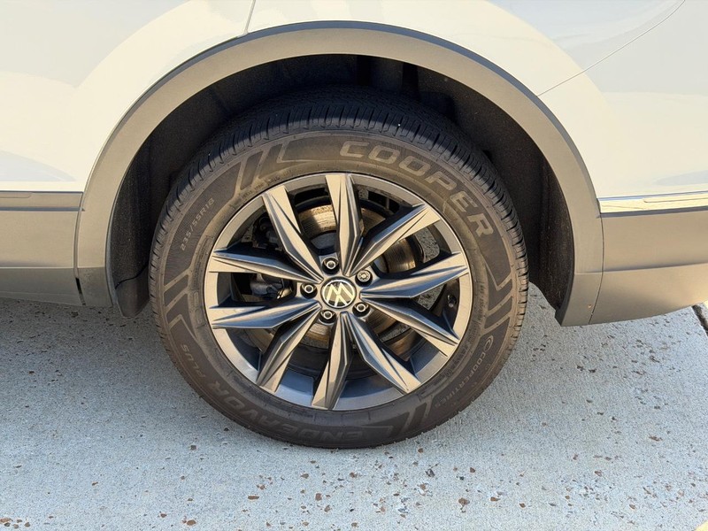 Volkswagen Tiguan Vehicle Full-screen Gallery Image 07