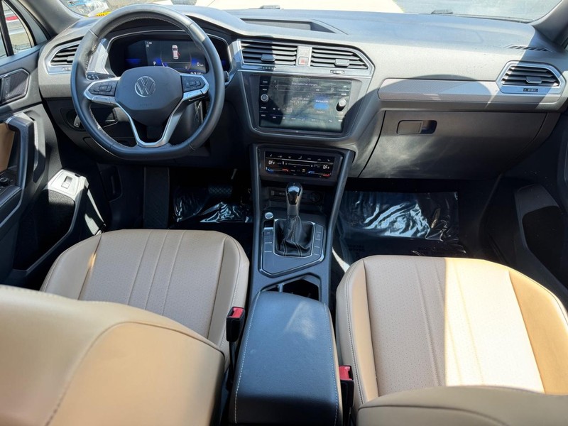 Volkswagen Tiguan Vehicle Full-screen Gallery Image 11