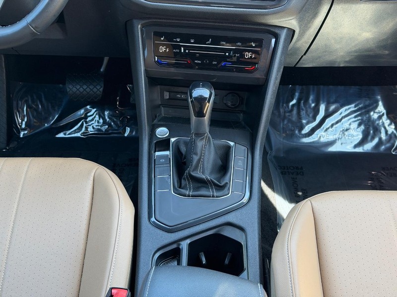 Volkswagen Tiguan Vehicle Full-screen Gallery Image 14