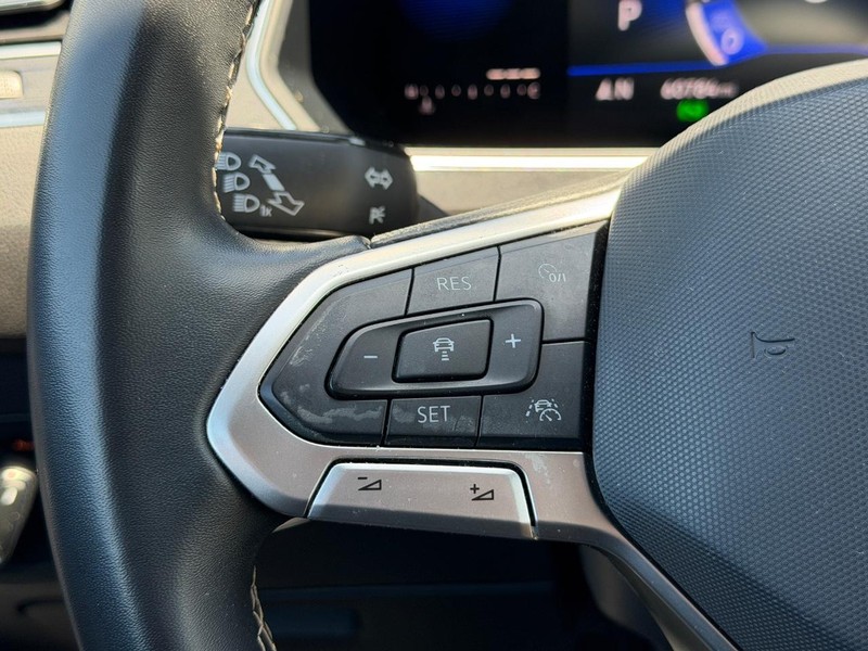 Volkswagen Tiguan Vehicle Full-screen Gallery Image 16