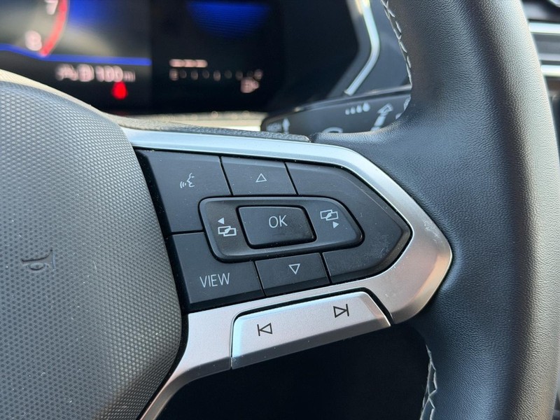 Volkswagen Tiguan Vehicle Full-screen Gallery Image 17