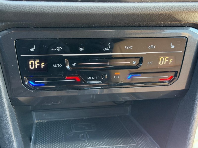 Volkswagen Tiguan Vehicle Full-screen Gallery Image 19