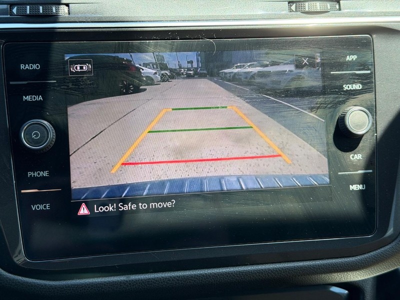 Volkswagen Tiguan Vehicle Full-screen Gallery Image 20