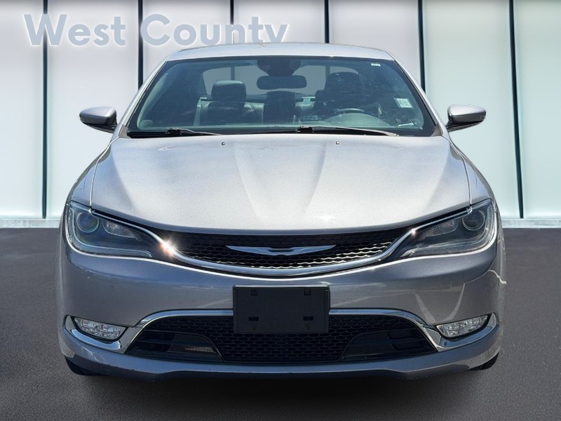 Chrysler 200 Vehicle Full-screen Gallery Image 09