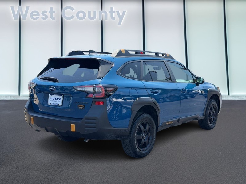 Subaru Outback Vehicle Full-screen Gallery Image 03