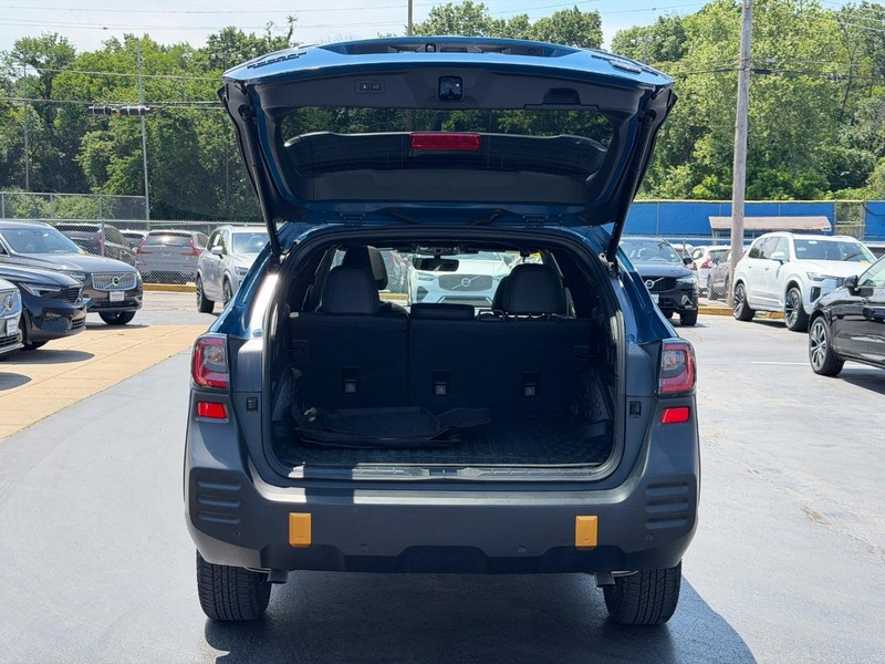 Subaru Outback Vehicle Full-screen Gallery Image 04