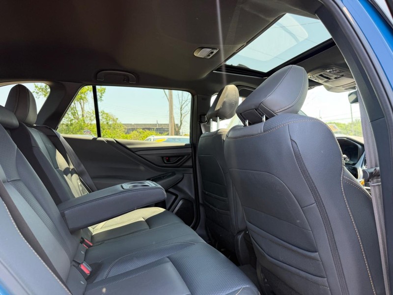 Subaru Outback Vehicle Full-screen Gallery Image 10