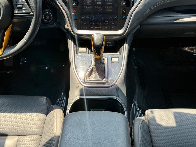 Subaru Outback Vehicle Full-screen Gallery Image 14