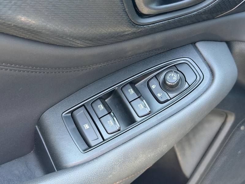 Subaru Outback Vehicle Full-screen Gallery Image 15