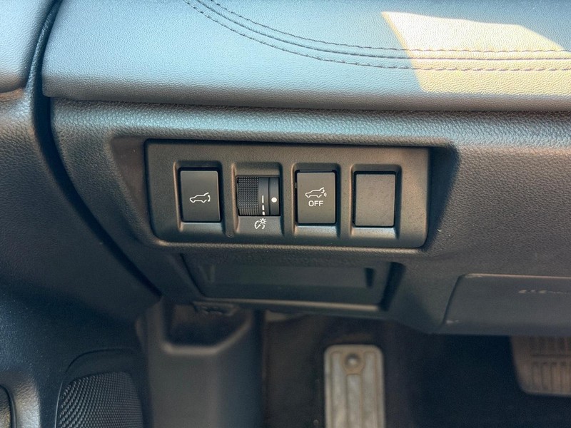 Subaru Outback Vehicle Full-screen Gallery Image 16