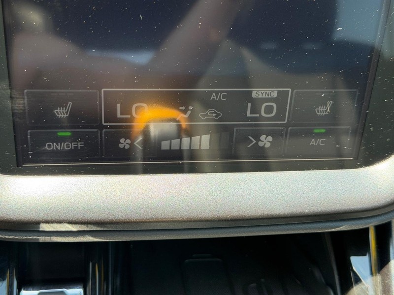 Subaru Outback Vehicle Full-screen Gallery Image 21