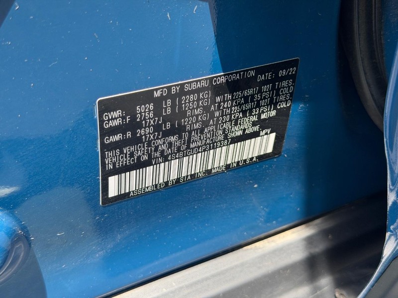 Subaru Outback Vehicle Full-screen Gallery Image 23