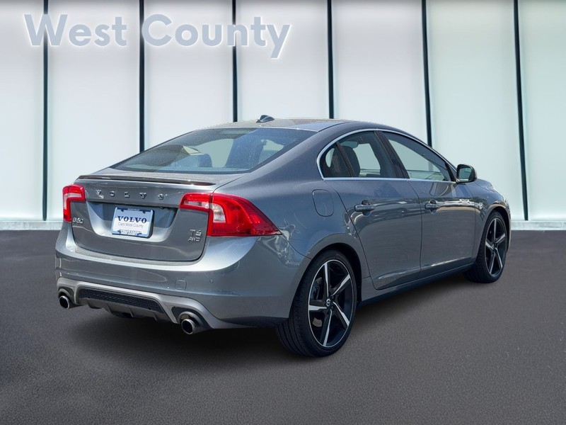 Volvo S60 Vehicle Full-screen Gallery Image 03