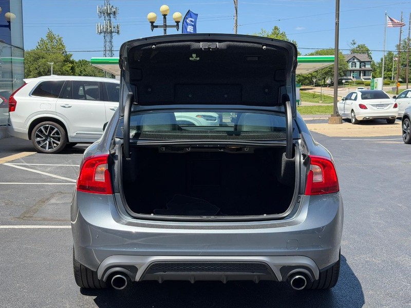 Volvo S60 Vehicle Full-screen Gallery Image 04
