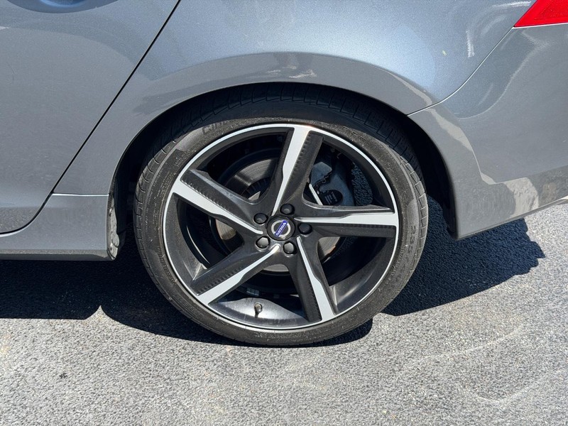 Volvo S60 Vehicle Full-screen Gallery Image 07