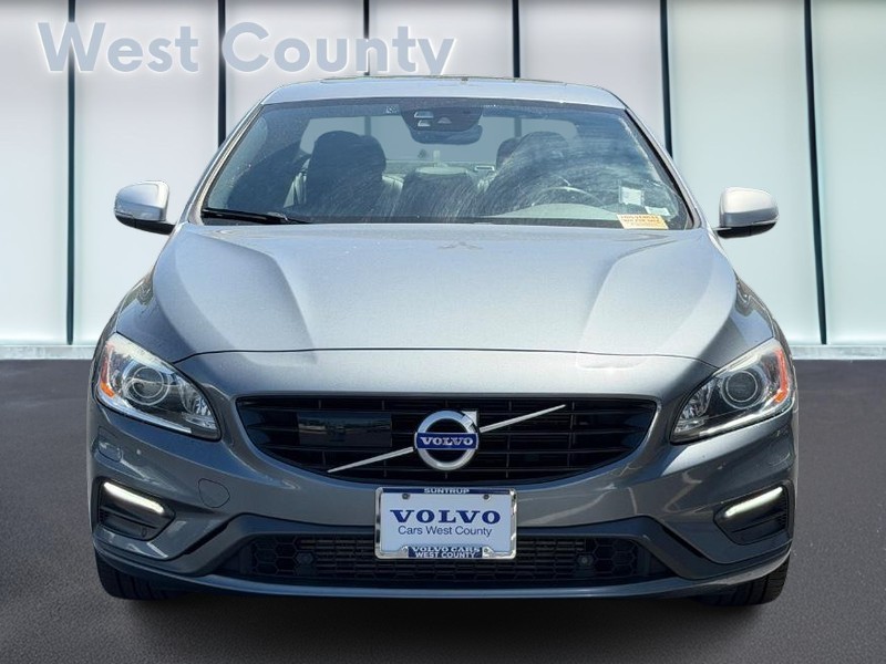 Volvo S60 Vehicle Full-screen Gallery Image 09