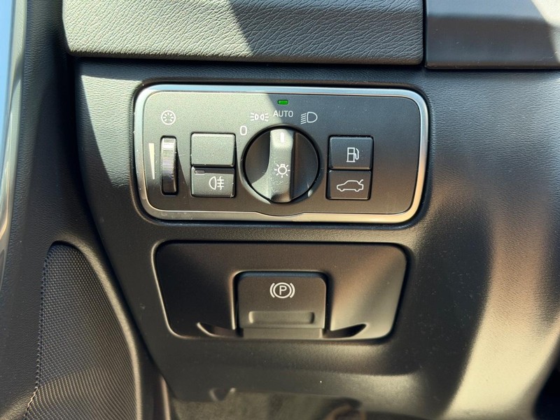 Volvo S60 Vehicle Full-screen Gallery Image 16