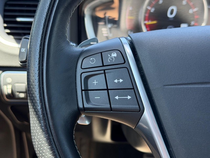 Volvo S60 Vehicle Full-screen Gallery Image 17